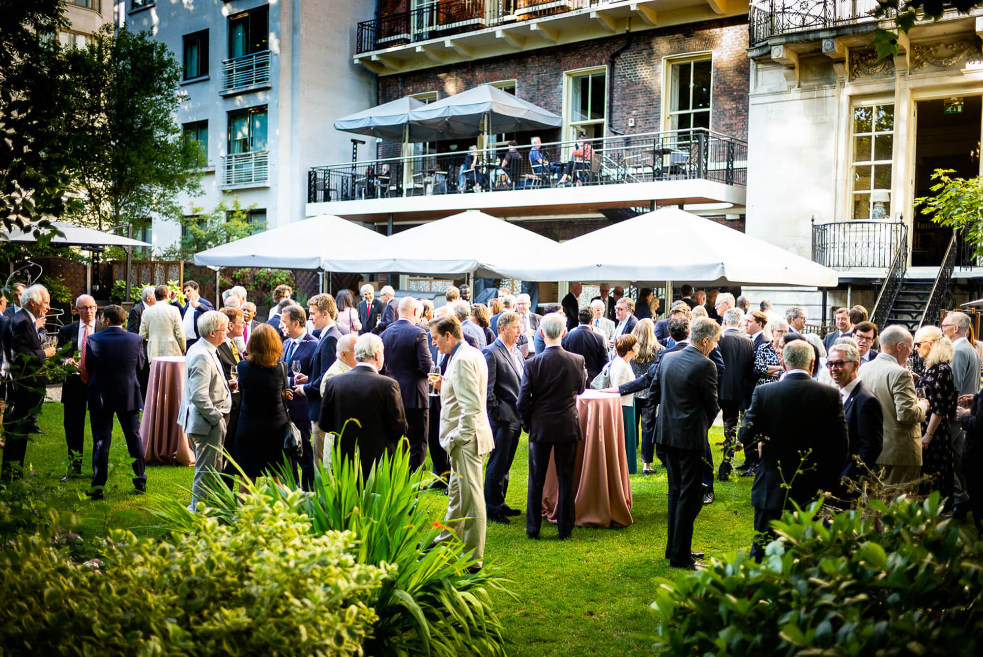 ROSL_members_garden_party