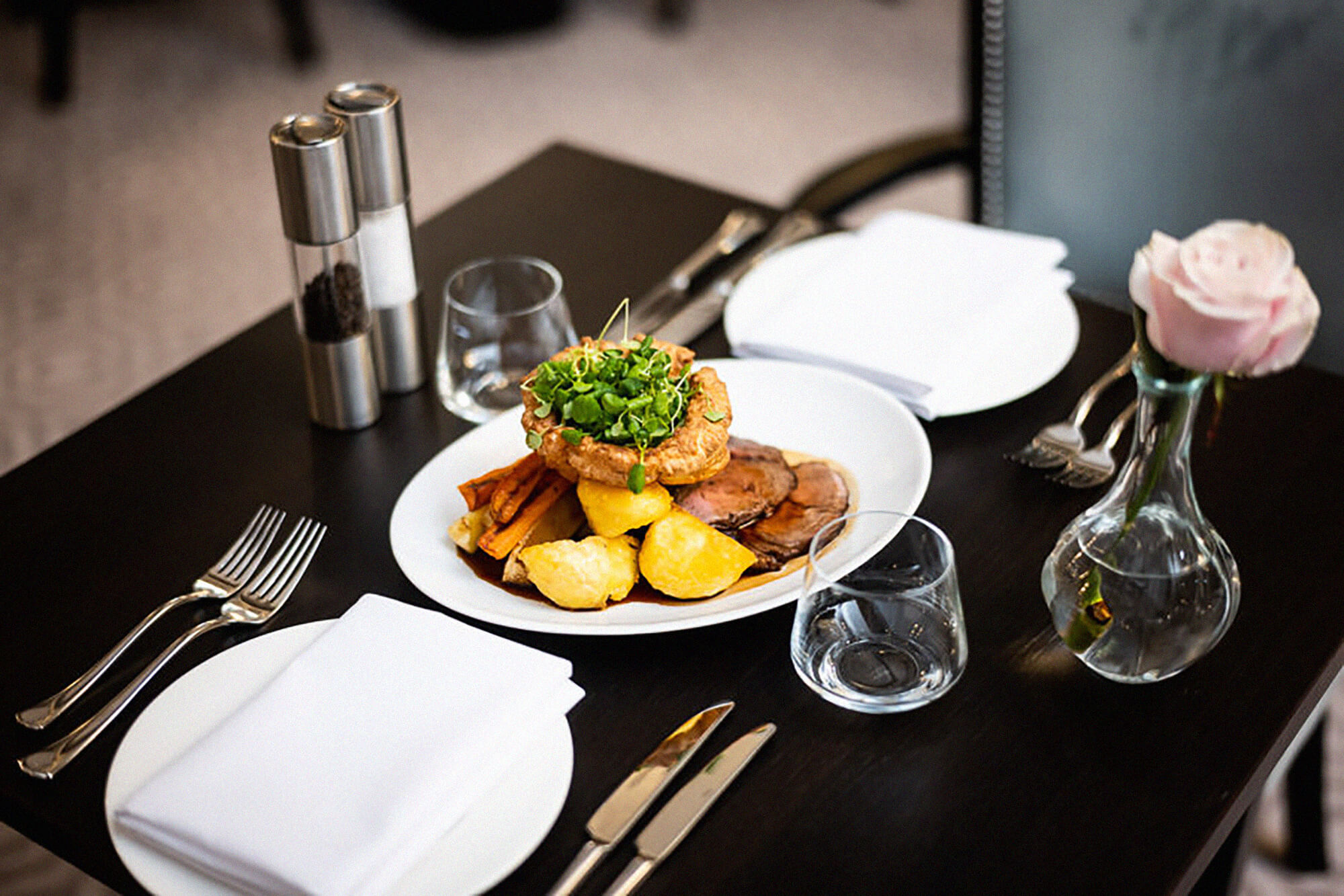 ROSL_1910_dining_room_roast_beef2