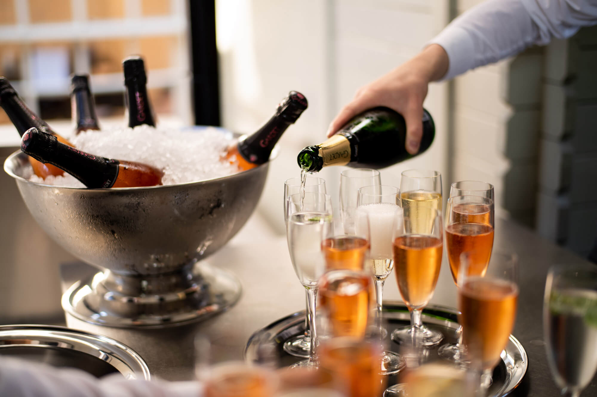 ROSL_champagne_pouring