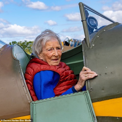 thumbnail_The women who made D-Day possible How crucial work under-the-radar helped the Allies stage daring Normandy invasion to liberate Western Europe from Nazi tyranny Daily Mail Online