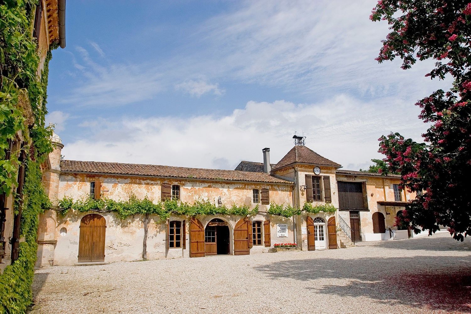 chateau-la-tour-de-by-2